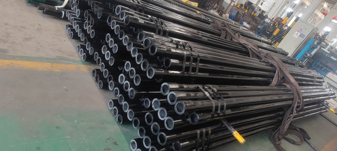 API 5CT Standard 4-1/2 BTC LTC N80 Carbon Seamless Steel Casing And Tubing Complete With Safety Rings And With Nipples (Стандарт API 5CT 4-1/2 BTC LTC N80) - корпус из углеродистой бесшовной стали и трубки с защитными кольцами и сосками